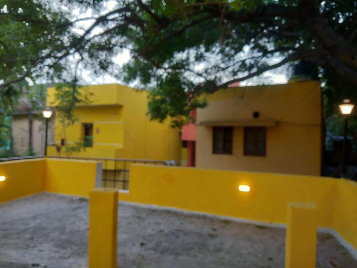 Nks Homestay بونديتْشيري المظهر الخارجي الصورة